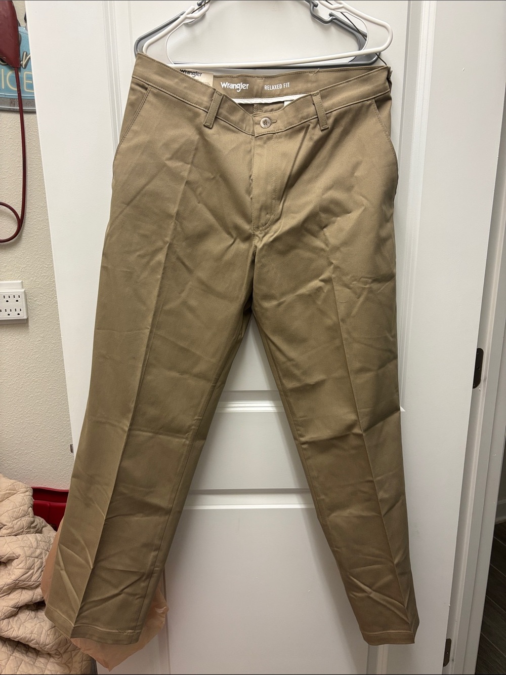 Wrangler Men's Relaxed Fit Khaki/Tan Chino Pants